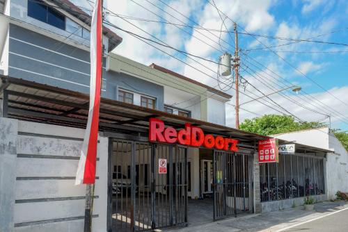 reddoorz kratonan solo