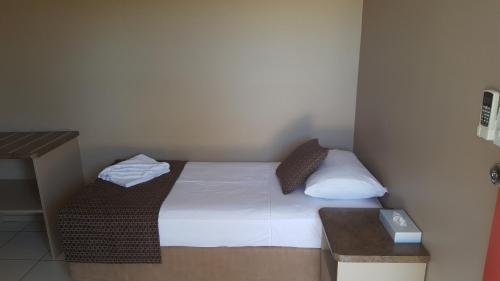 queens beach motor hotel