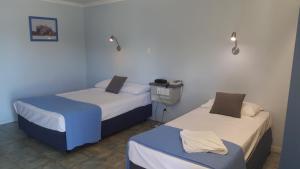 queens beach motor hotel