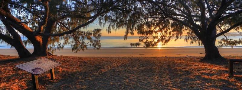 queens beach motor hotel