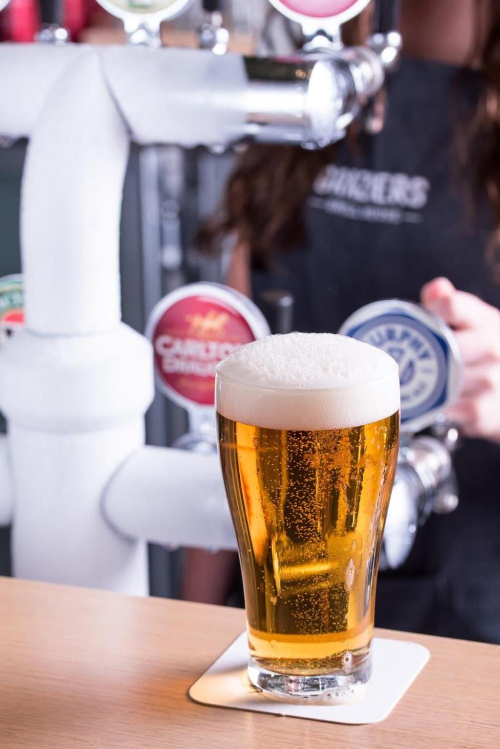 queens beach motor hotel