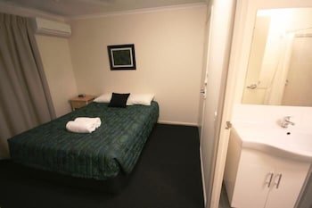 port denison motor inn