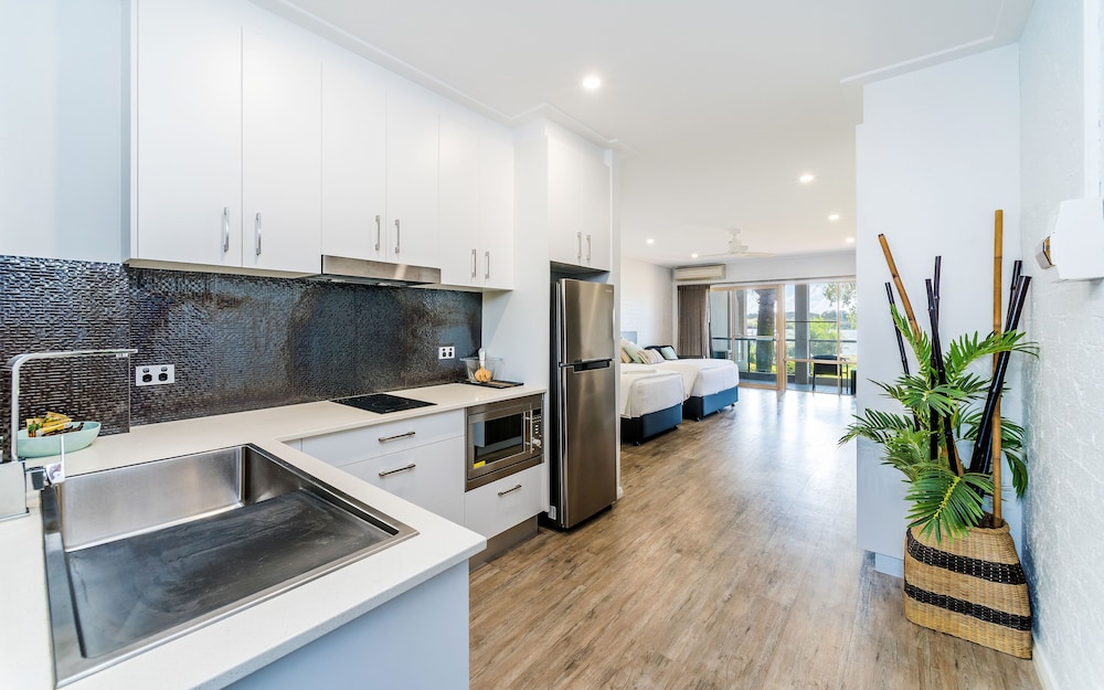 Moby Dick Waterfront Resort Motel,Ashby Island>>Angourie,4 star