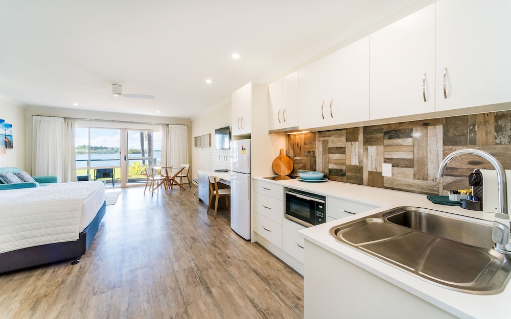 Moby Dick Waterfront Resort Motel,Ashby Island>>Angourie,4 star