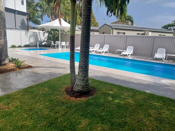 moby dick waterfront resort motel