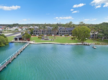 moby dick waterfront resort motel