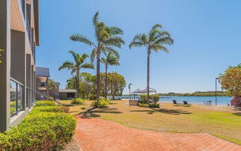 moby dick waterfront resort motel