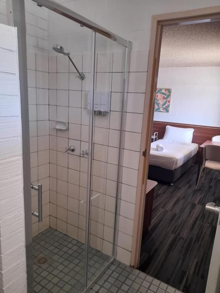 junction motel wagga