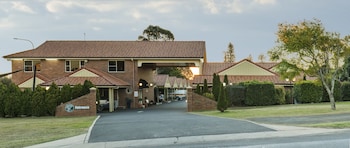 cotswold motor inn