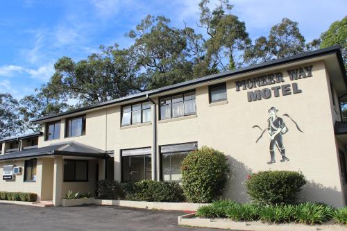pioneer way motel