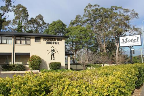 pioneer way motel