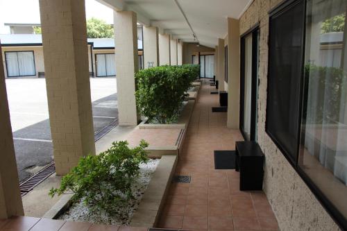 pioneer way motel