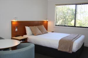pioneer way motel