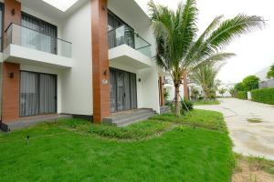 saint simeon resort villa owner