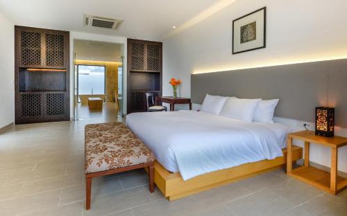 saint simeon resort villa owner