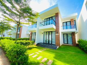 saint simeon resort villa owner