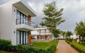 saint simeon resort villa owner