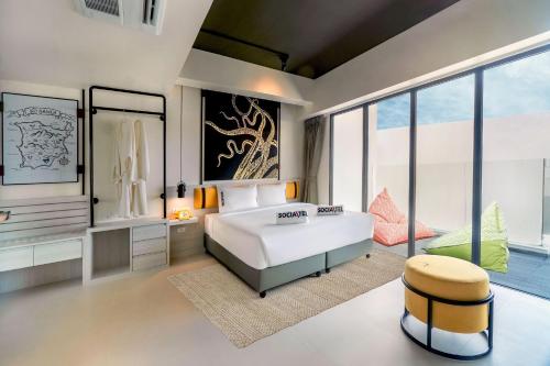 socialtel samui party hotel