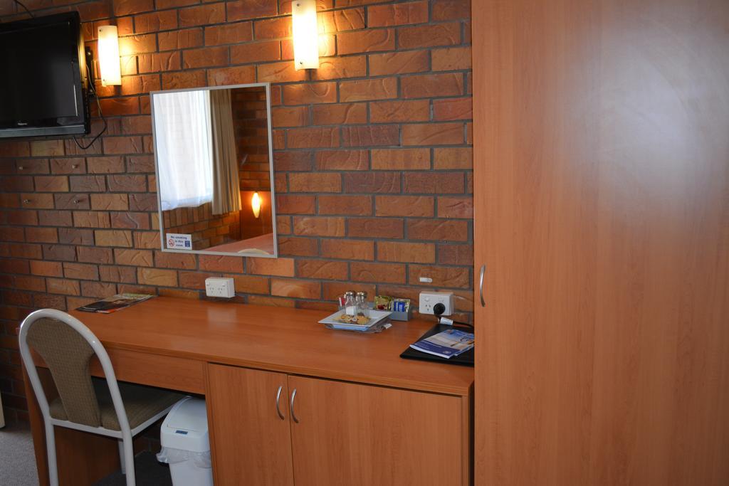 Peter Allen Motor Inn,Gunnedah>>Bathurst,3 star