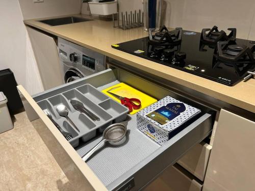 london studio apartment hiranandani thane