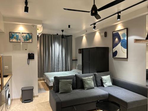 london studio apartment hiranandani thane