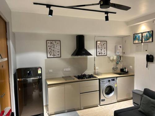 london studio apartment hiranandani thane