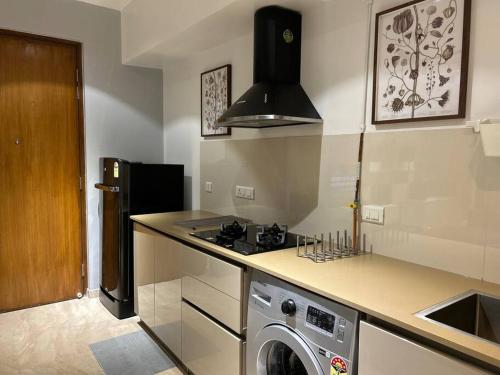 london studio apartment hiranandani thane