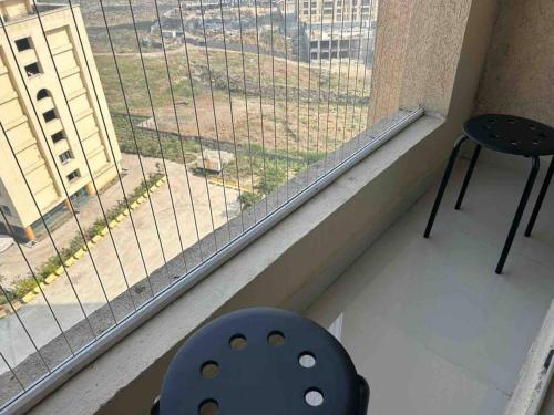 london studio apartment hiranandani thane