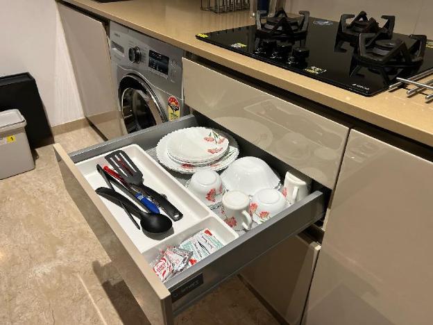 london studio apartment hiranandani thane