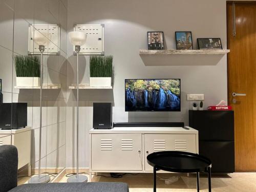 london studio apartment hiranandani thane