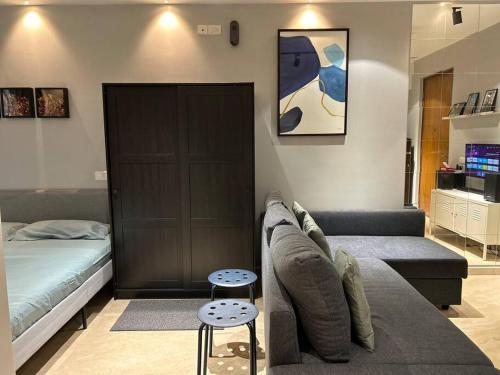 london studio apartment hiranandani thane