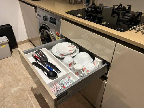 london studio apartment hiranandani thane