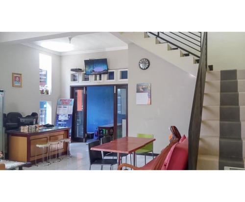 kartini guest house near alun alun probolinggo