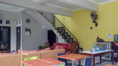 kartini guest house near alun alun probolinggo