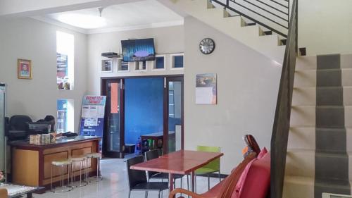 kartini guest house near alun alun probolinggo
