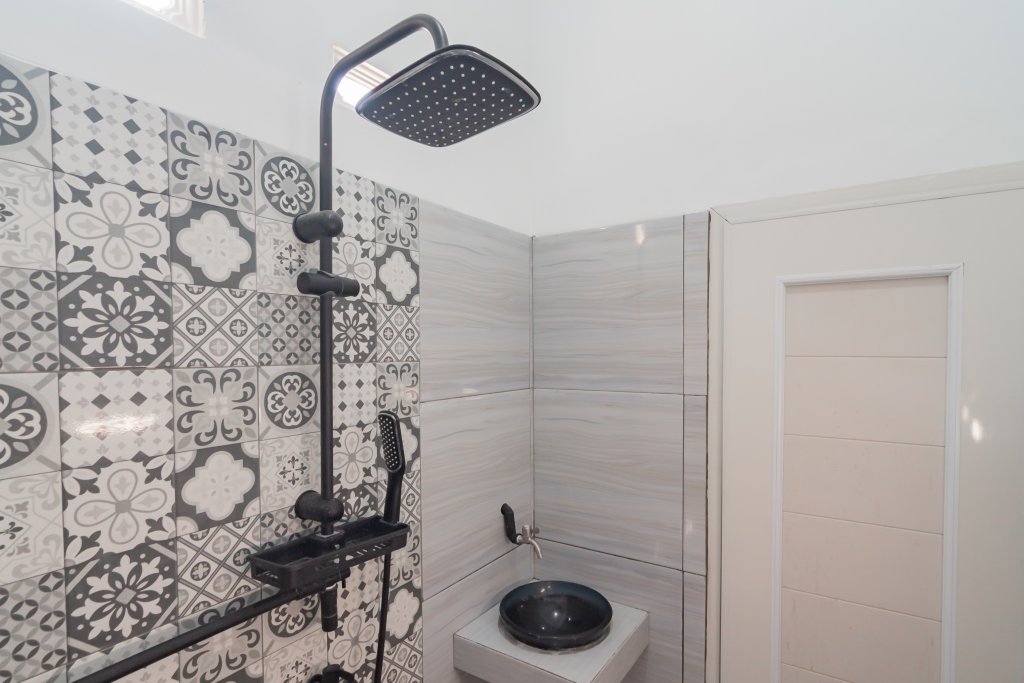 reddoorz jalan raya tuparev karawang