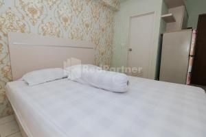 redliving apartemen podomoro golf view queen room tower dahoma