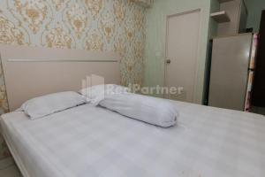 redliving apartemen podomoro golf view queen room tower dahoma