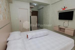 redliving apartemen podomoro golf view queen room tower dahoma