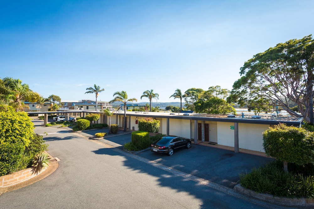 black dolphin motel and apartments