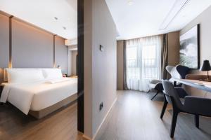 atour hotel shenzhen guangming science city