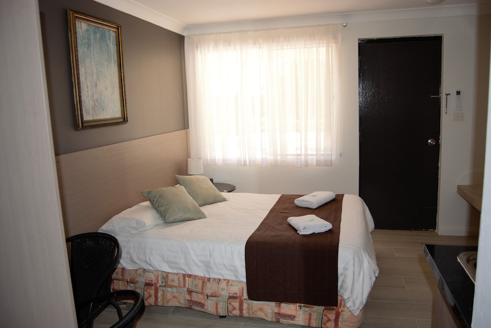 civic motor inn