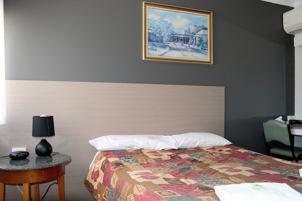 civic motor inn