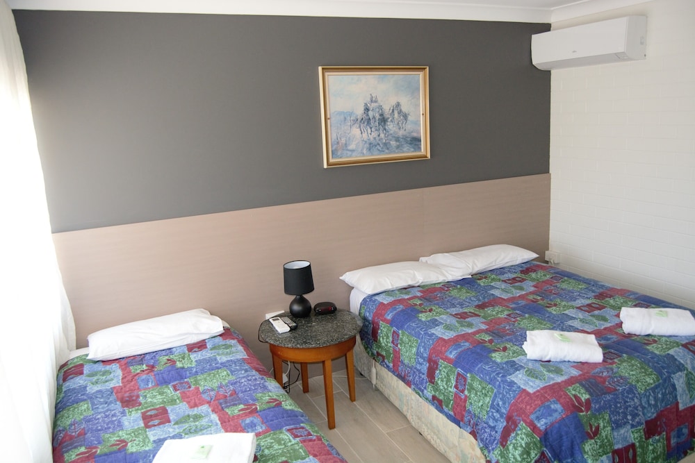 civic motor inn