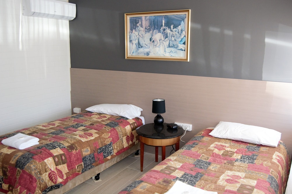 civic motor inn