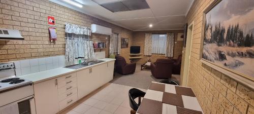 lone pine motel corowa