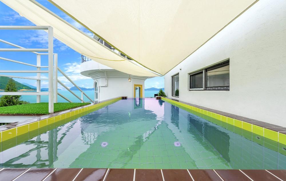 sunrise hill poolvilla