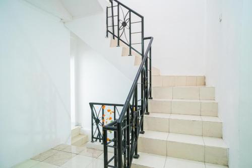 reddoorz aralia harapan indah