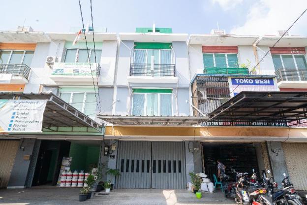 reddoorz aralia harapan indah