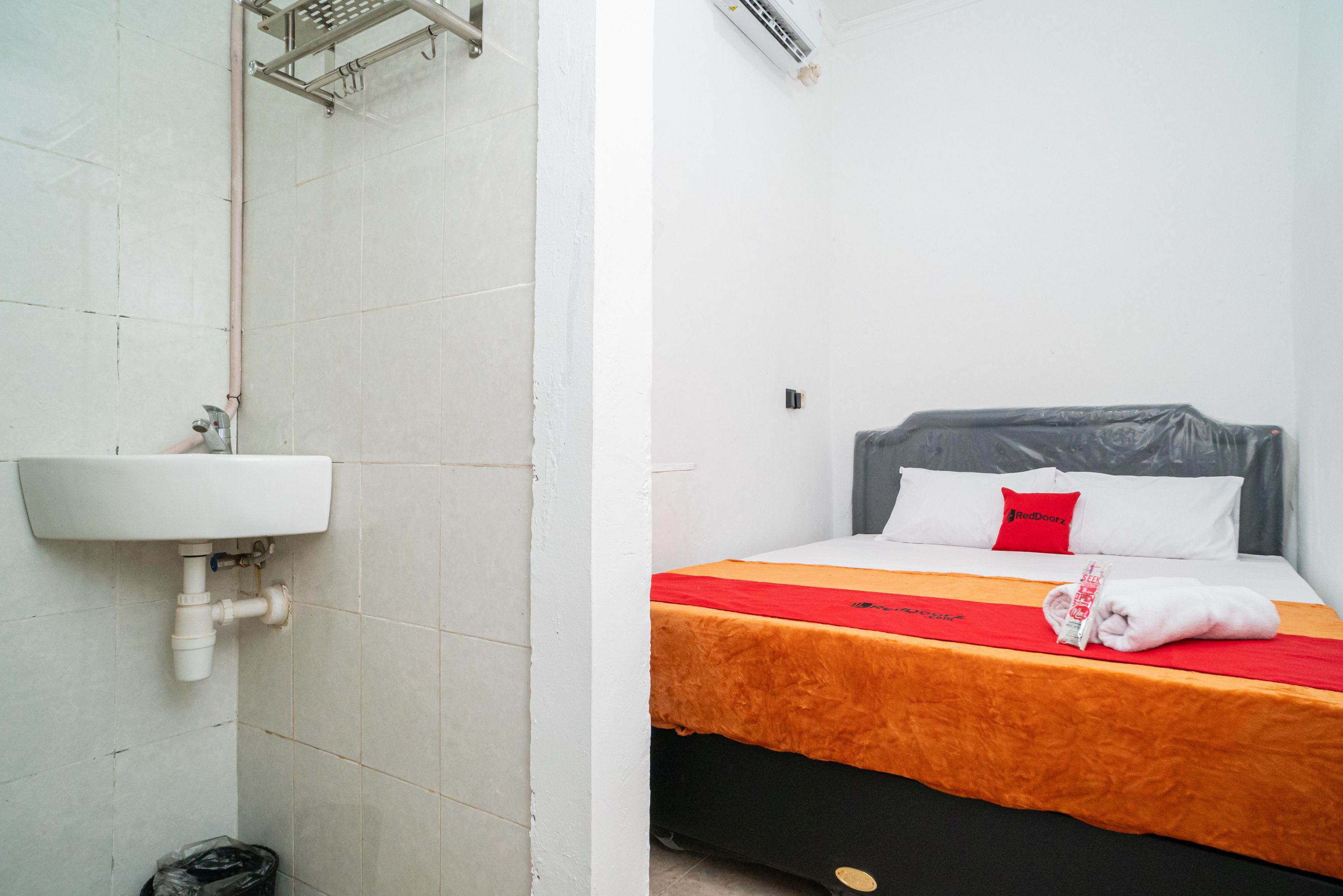 reddoorz aralia harapan indah